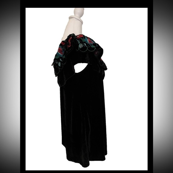 Umgee USA Off Shoulder Black Velvet With Embroidered Detail S NWT - Picture 4 of 7